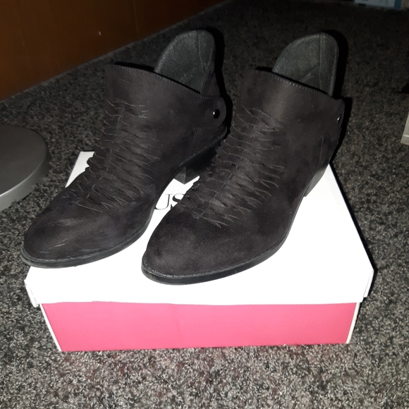 Shoes - Picture 3 of 3